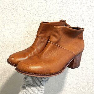 TOMS Camel Leather 7.5 Carpe Diem Booties